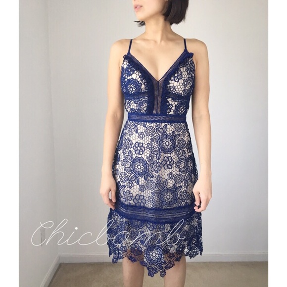 FEMININE CROCHETED LACE DRESS - WITH NUDE LINING - Picture 3 of 7